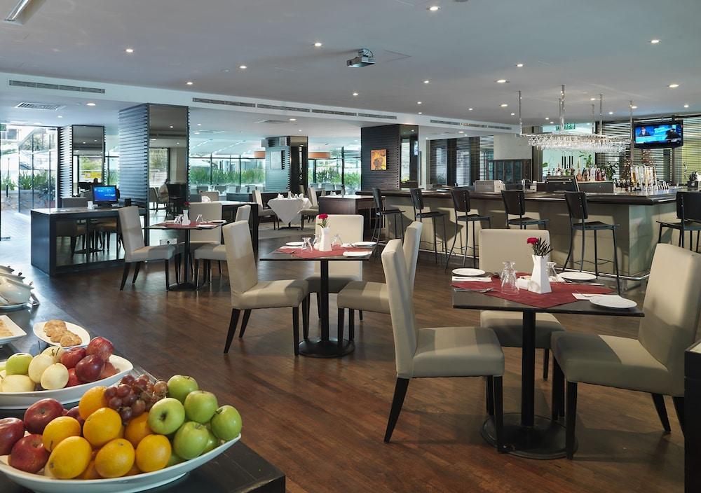Micasa All Suites Hotel Kuala Lumpur Ngoại thất bức ảnh The lounge at KLIA